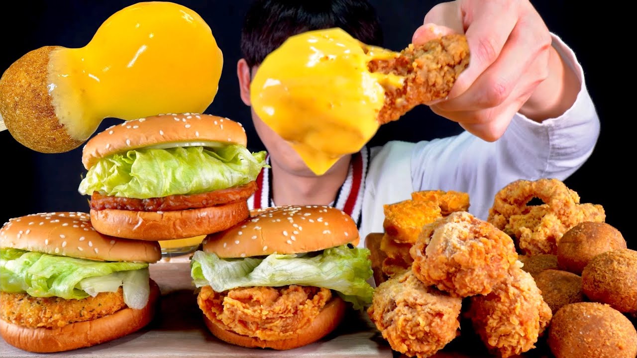 ASMR 맘스터치 치킨 통새우 불고기버거🍔바삭갈릭 닭다리 닭껍데기튀김 치즈소스 찍먹방~!! Chicken Burger With Fried Chicken Legs MuKBang~!