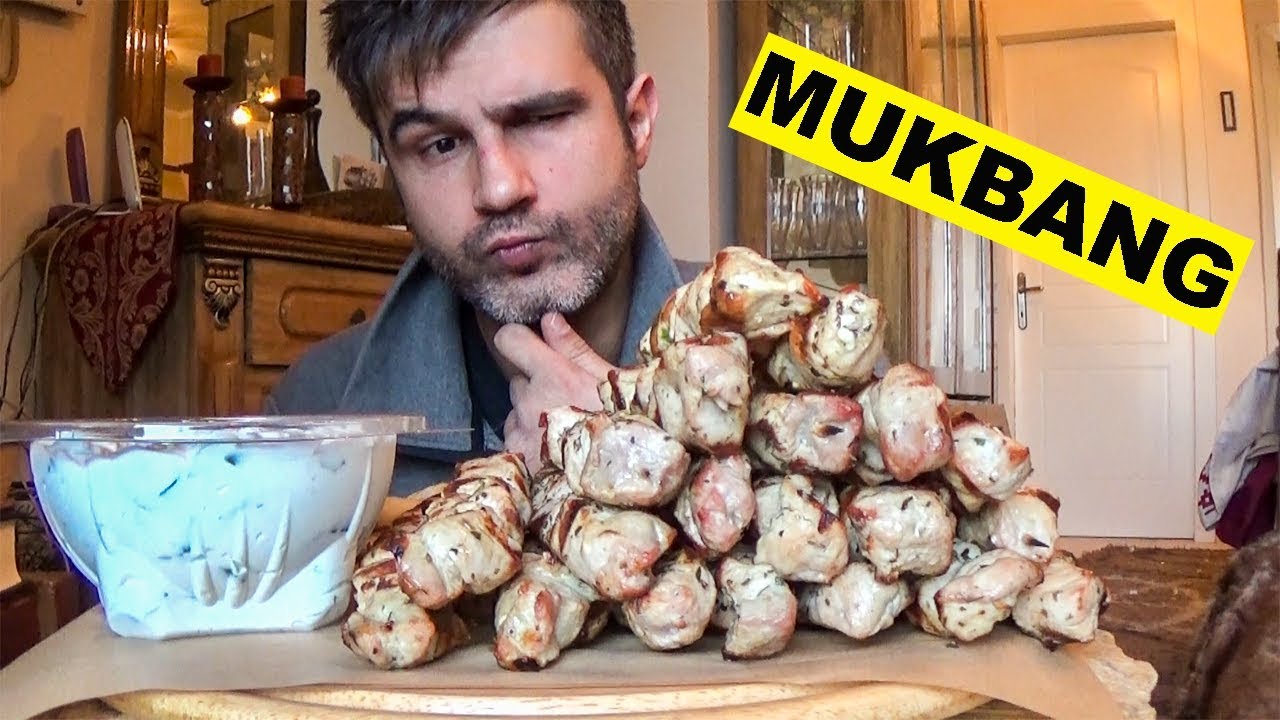 Σουβλάκια (ΚΑΛΑΜΑΚΙΑ) Με Τζατζίκι Και Πίτες MUKBANG