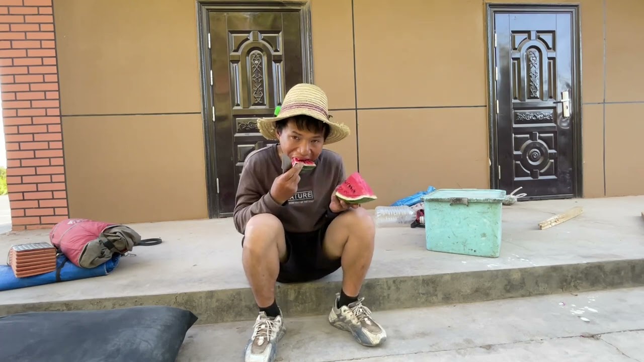 骑行到吐鲁番市区露营公厕旁，本是肋骨疼痛，没想到陆函也丢了 #露营 #狗狗丢 #流浪狗