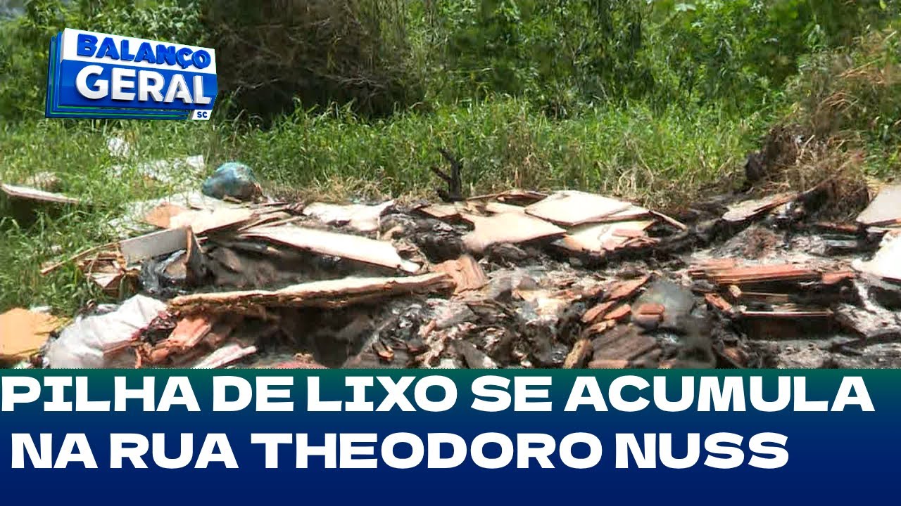 Bairro Badenfurt: Pilha de lixo se acumula na rua Theodoro Nuss