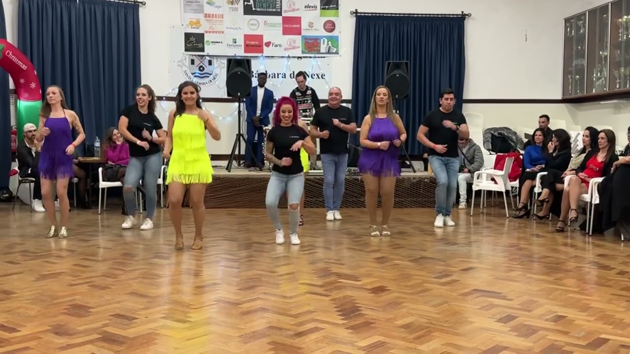Demo salsa da AllDance Academy pela prof Ana Oliveira