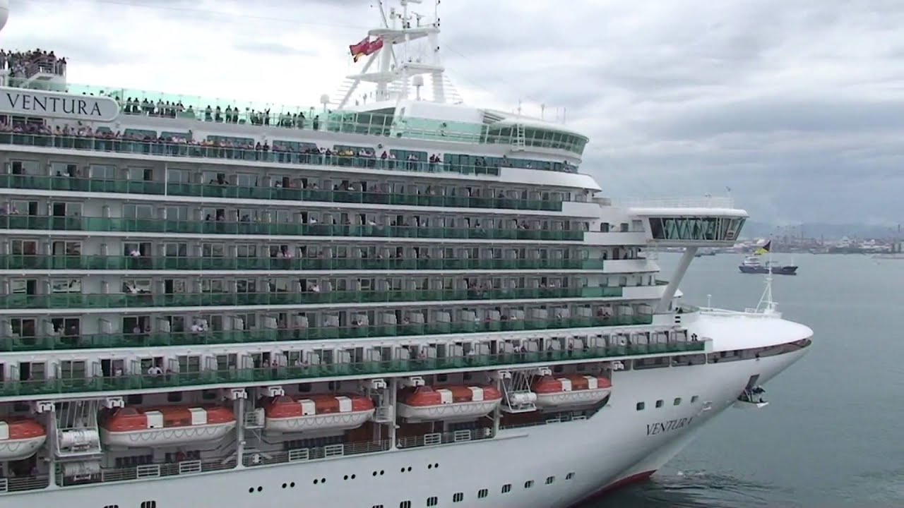 Cruise ships 