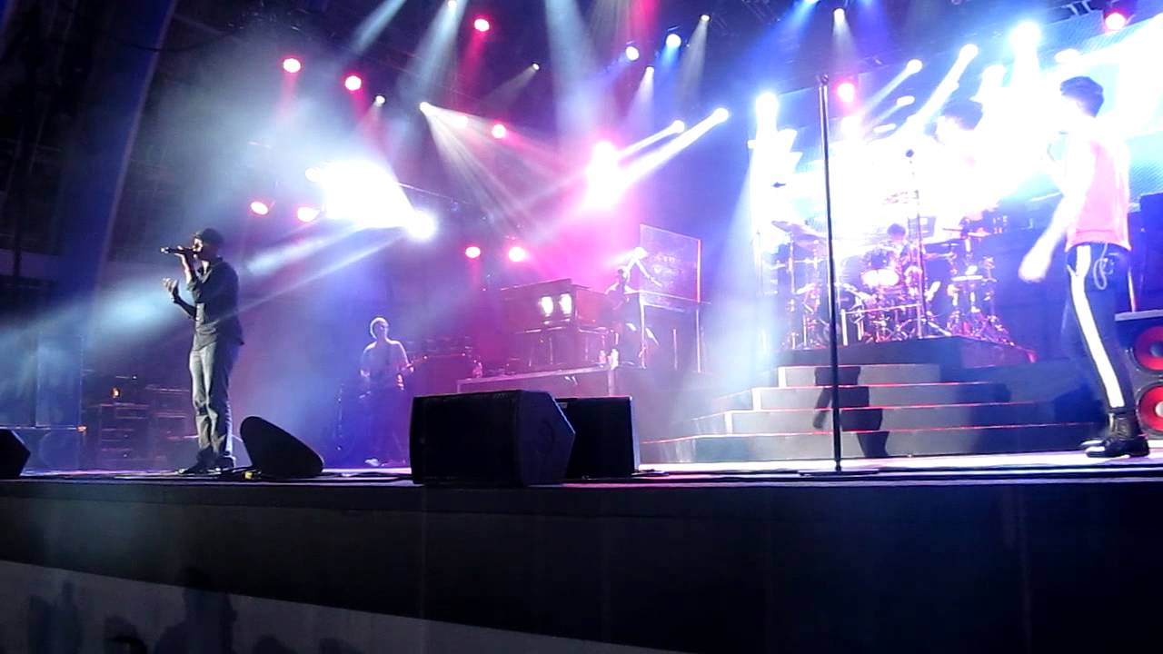 Maroon 5 & Javier Colon - Man In The Mirror