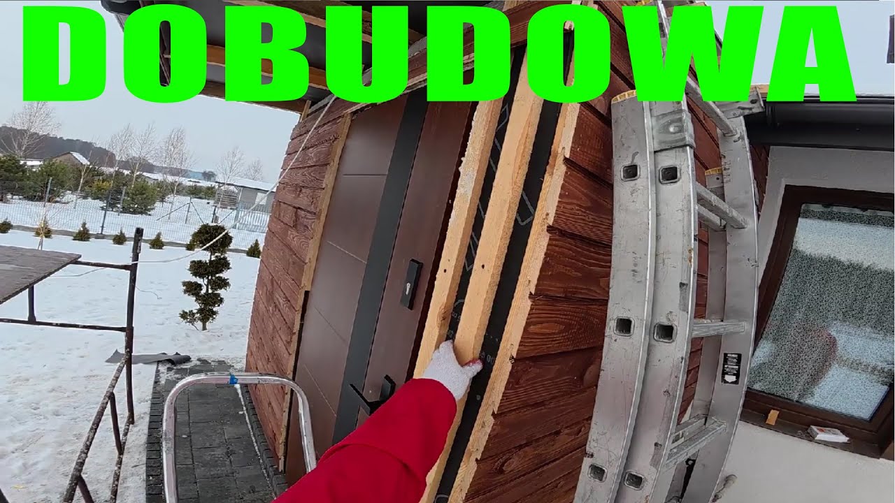 Drewniana dobudowa w domu z projektu Dom na start bez kredytu 😍