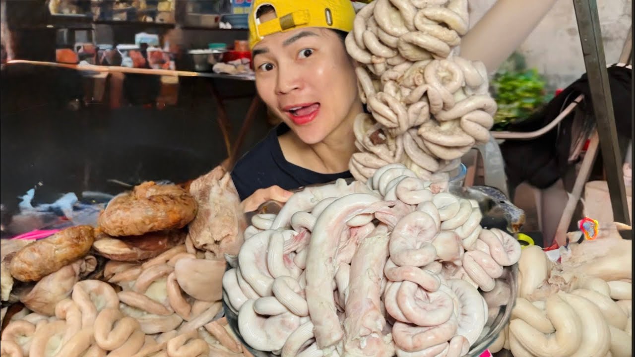 TRONG GẦN 2 THẬP KỶ BÁN CHÁO LÒNG LẦN ĐẦU TIÊN CHỦ QUÁN XÉM XỈU KHI ĐỤNG NGAY NGA SUMO