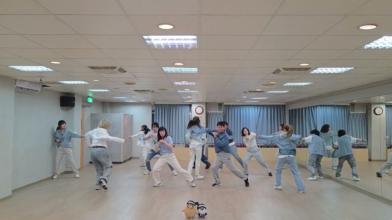 37周六1800館前Seventeen - Ready to love 