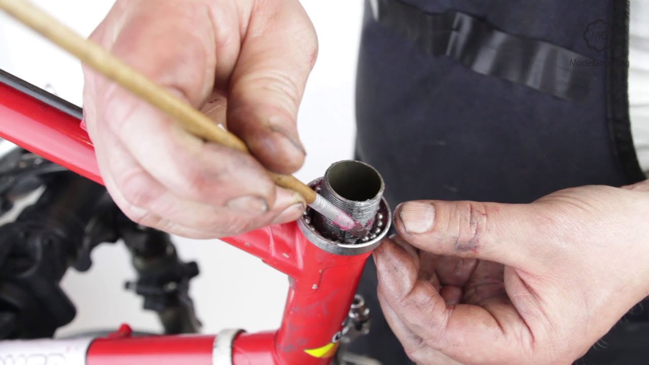 Overhaul The Headset Attached To A Threaded Steerer On A Bike