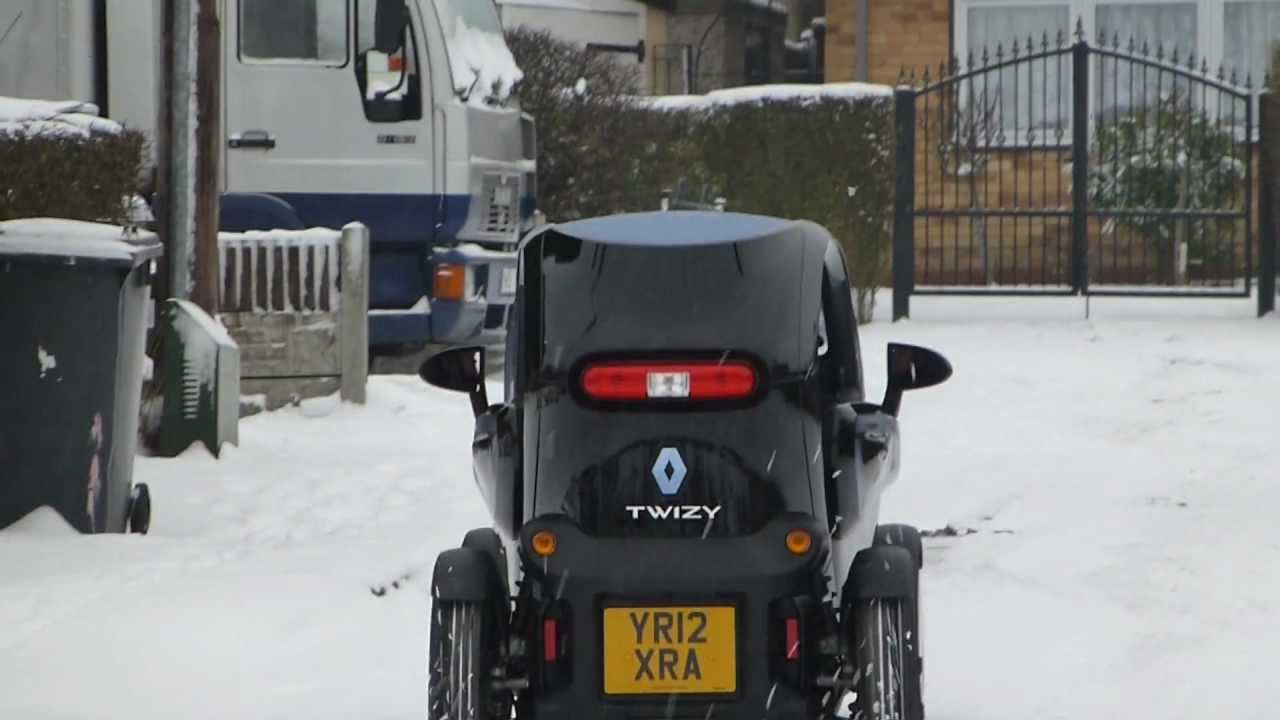 Renault Twizy in snow hill test