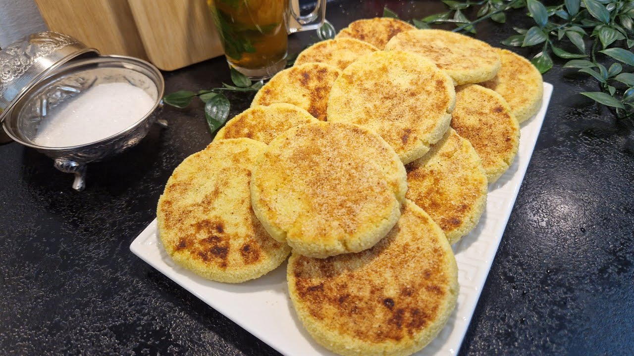 Panecitos de semola, hrechat de semola receta marroqui. Receta fácil para la merienda.