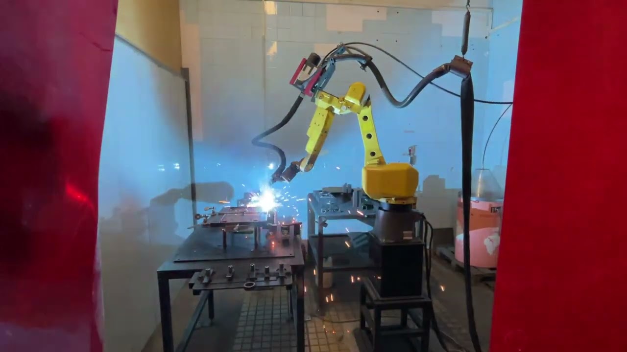 Hegesztő robot - Fanuc, ARC Mate 100iC; Fronius, TransSteel 3500 Rob