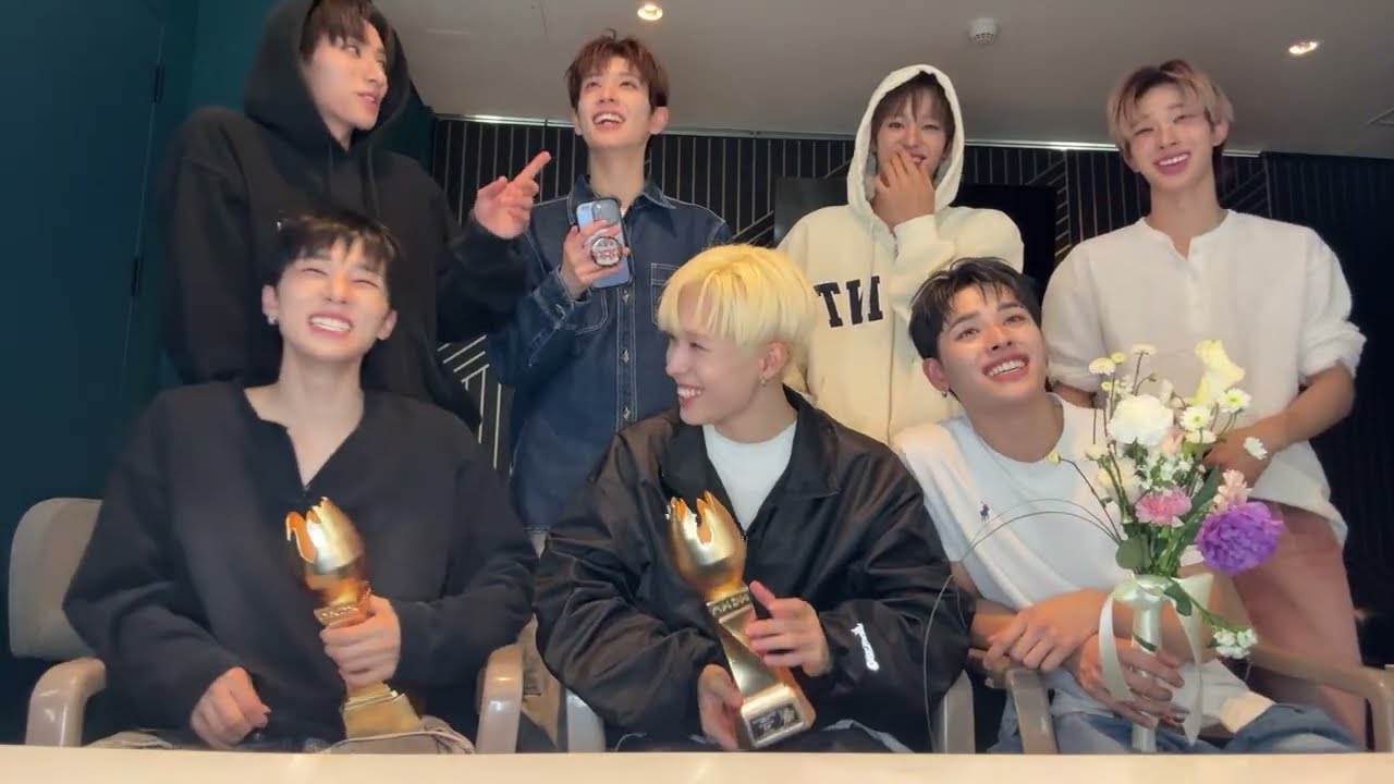 NEX2Y~~ 우리 상받았어 🥹