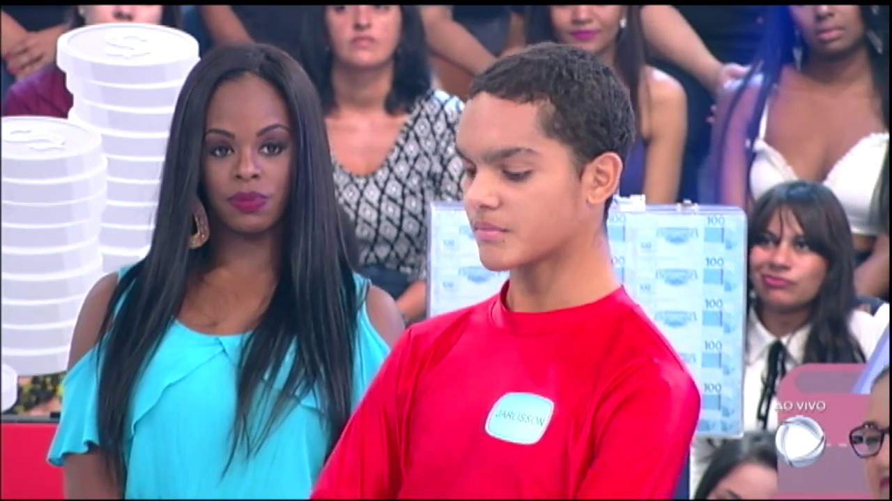 Jarlisson aceita desafio do Domingo Show e ganha dinheiro para quitar a dívida da avó