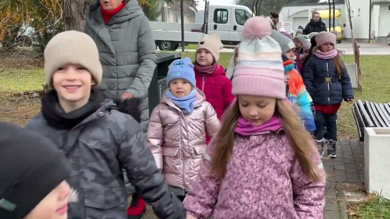 Deti ozdobili vianočný stromček (2025)