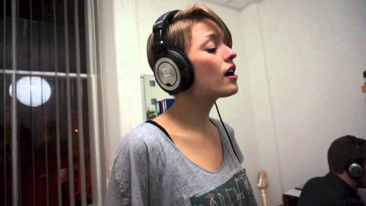 Florence and The Machine - Shake It Out (cover by Eline Brun)