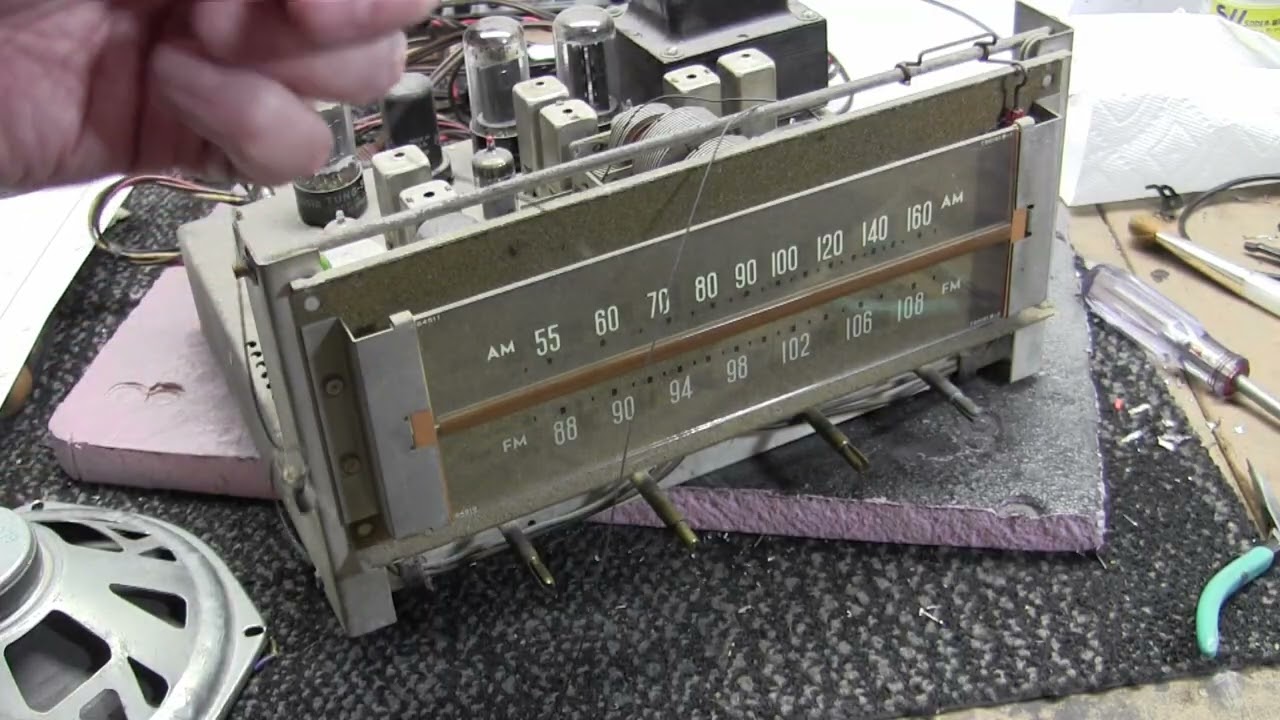 Capehart C-282 AM/FM tube radio chassis