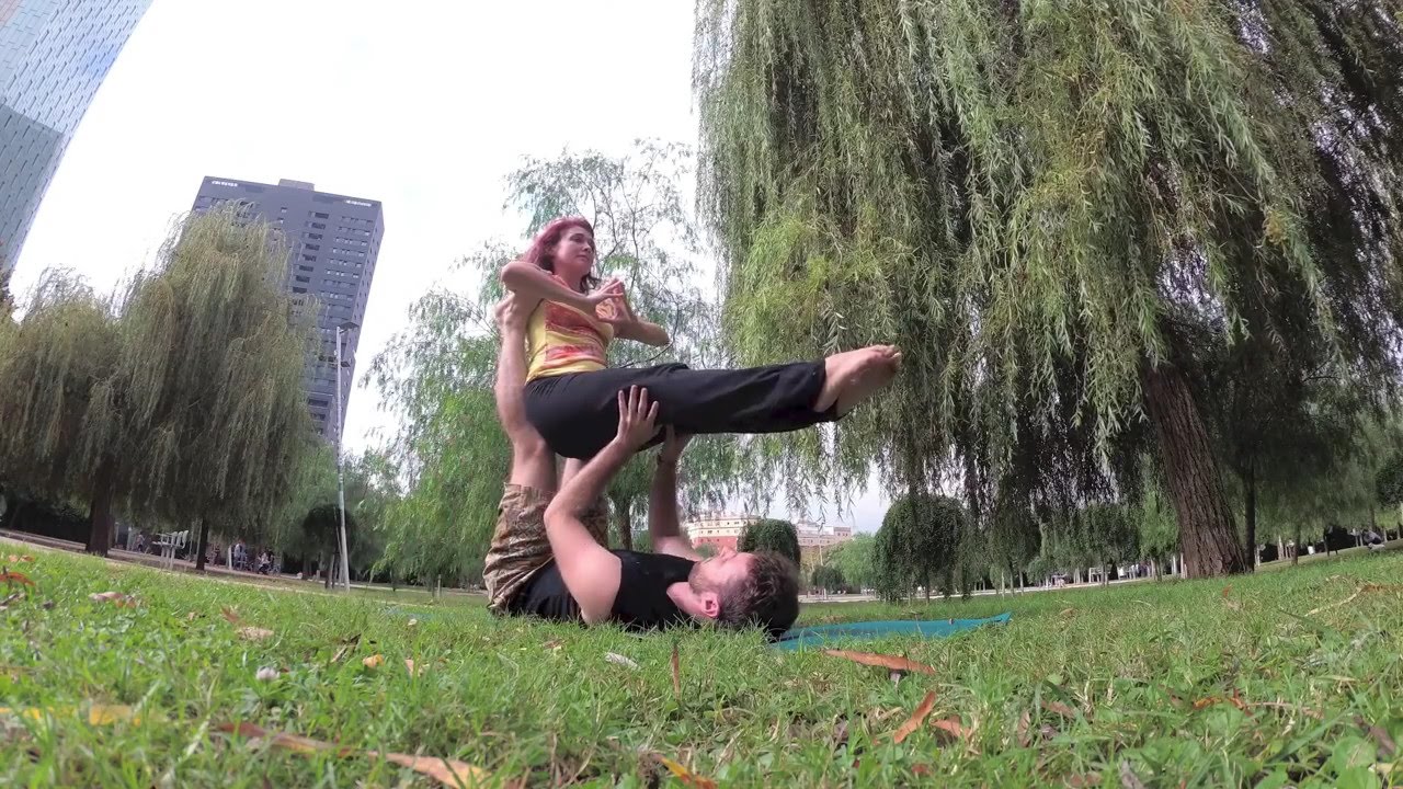 Beginner Acroyoga Flow -  Lidiya & Eddy