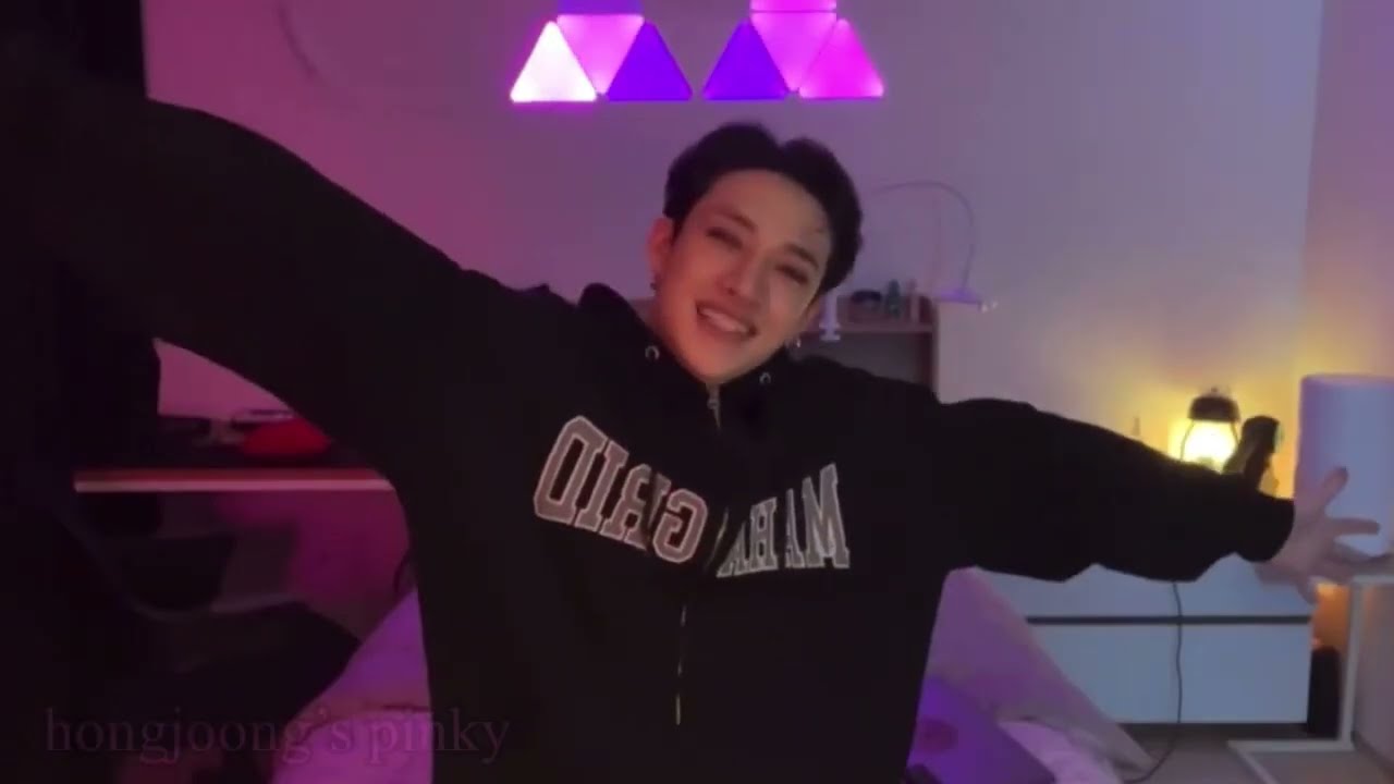 Chan explains why he can’t strір on vlive, proceeds to answer questions 丨ep.175 pt.2