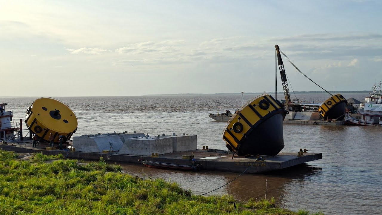 Boias de Ancoragem no Porto de Parintins