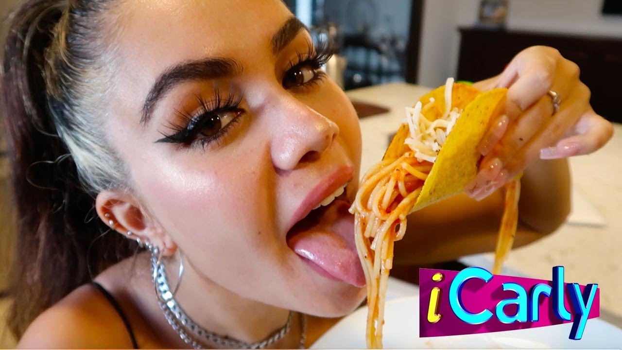 Making iCarly's FAMOUS Spaghetti Tacos