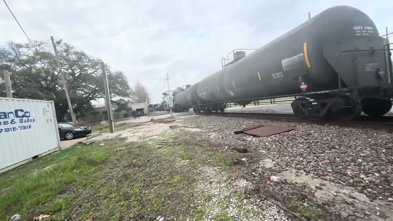Bnsf mixed freight H3 5860, SD70ACE 9365, H2 7682, and H2 4179 with nice hornshow.