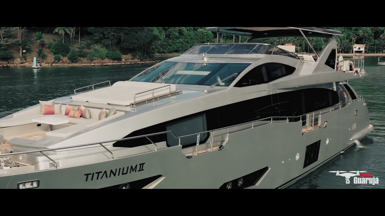 Titaniun II - Azimut Grande 30 metri