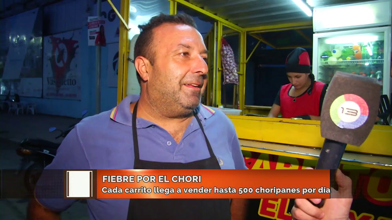FIEBRE POR EL CHORI: Cada carrito llega a vender hasta 500 choripanes por dia.