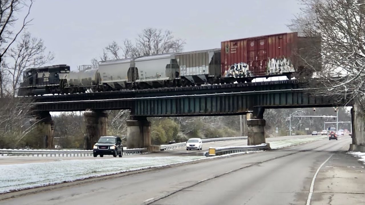 Local Freight Train Makes Wasted Trip On Industrial Spur!  Norfolk Southern & CSX Auto Racks Fly By!