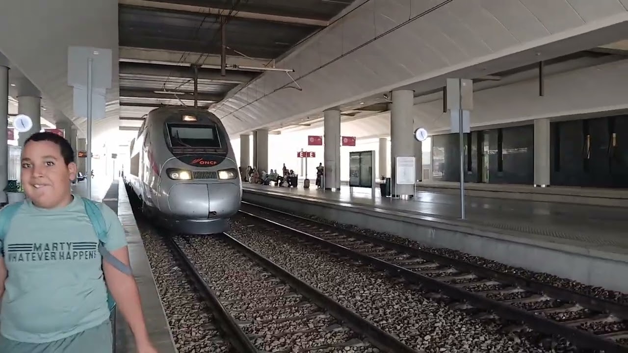 ONCF Hogesnelheidstrein vetrekt van Rabat Hoofdstation Met een *tyfoon