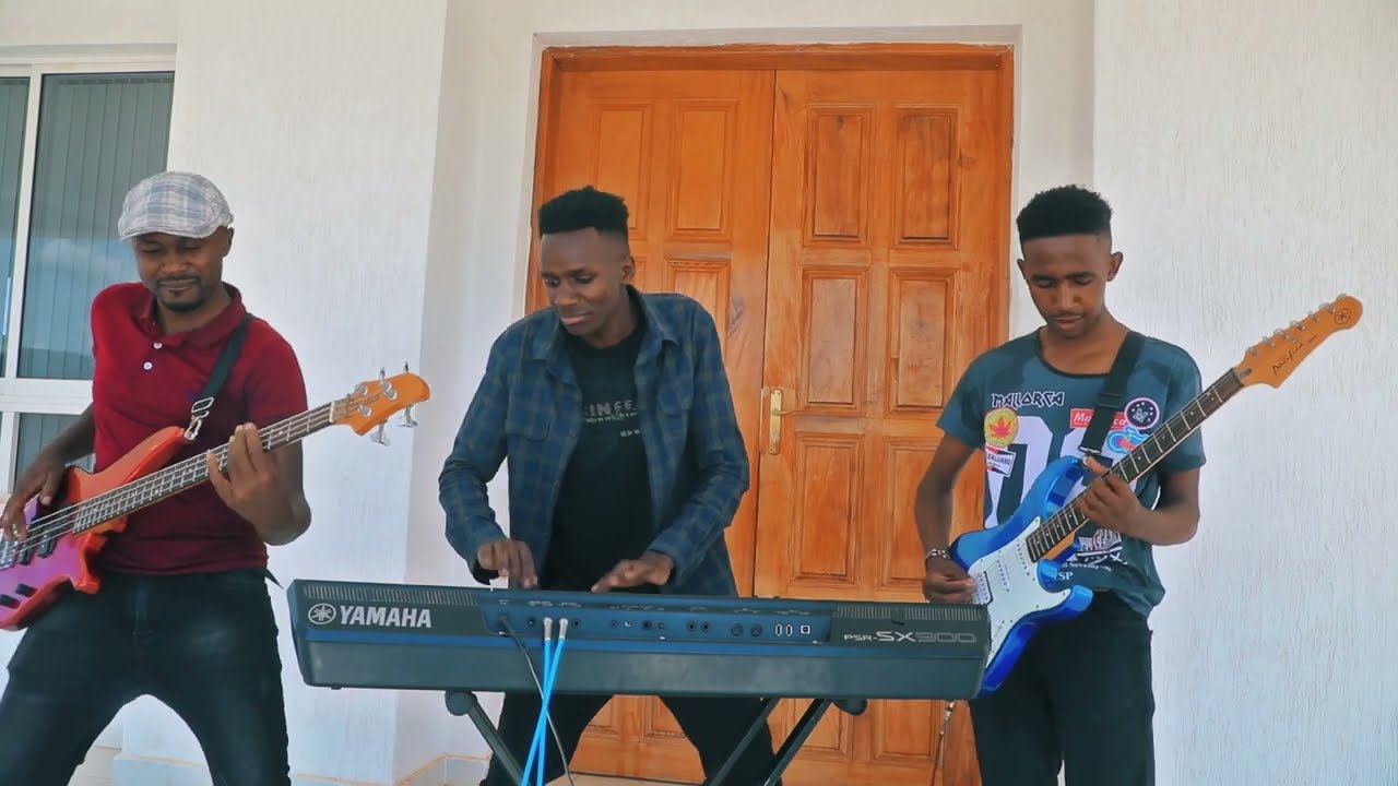 MBINGUNI Official Video A.i.c Kasina Youth Choir