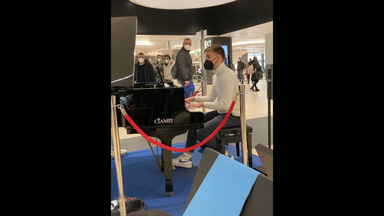 Ludovico Einaudi - Experience, by David’s Piano, on a Public Piano at Rome Airport 2022