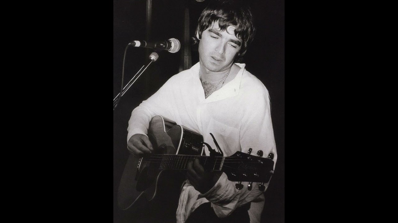 Noel Gallagher (Oasis) plays Wonderwall acoustic live on Fun Radio, Paris, France. 22/11/1996