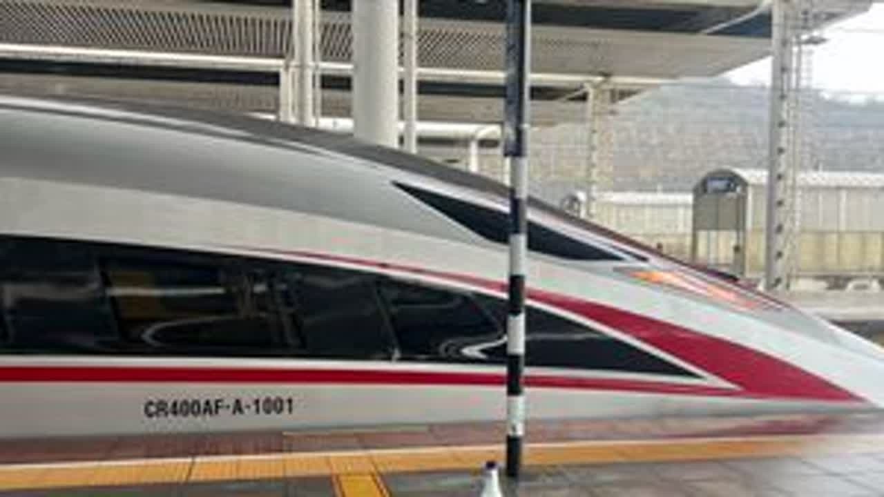 贵广最速 长编龙王 G3735 贵阳北-深圳北 20250103#广深港高铁 #贵广高铁 #中国铁路 #铁道上的风景 #深圳北