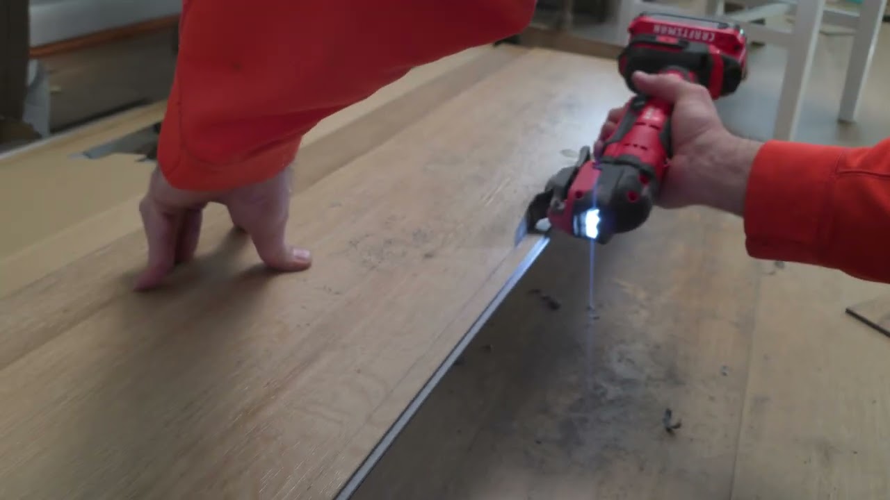 Cutting vinyl floor with a craftsman Oscillating Multi-Tool 