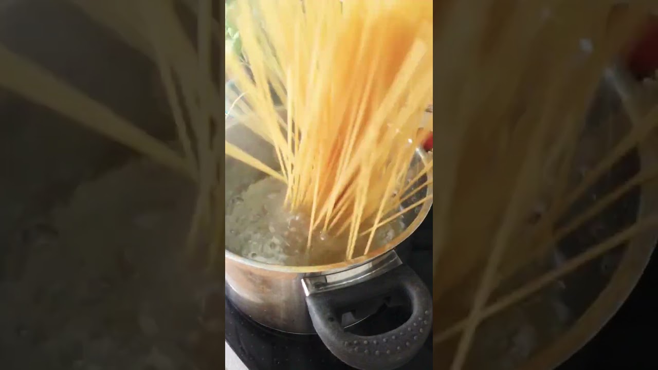 Garnelen in Tomatenso&szlig;e 🫶🏽 #abnehmrezepte #schnellek&uuml;che #rezeptvideo #viral #youtubeshorts