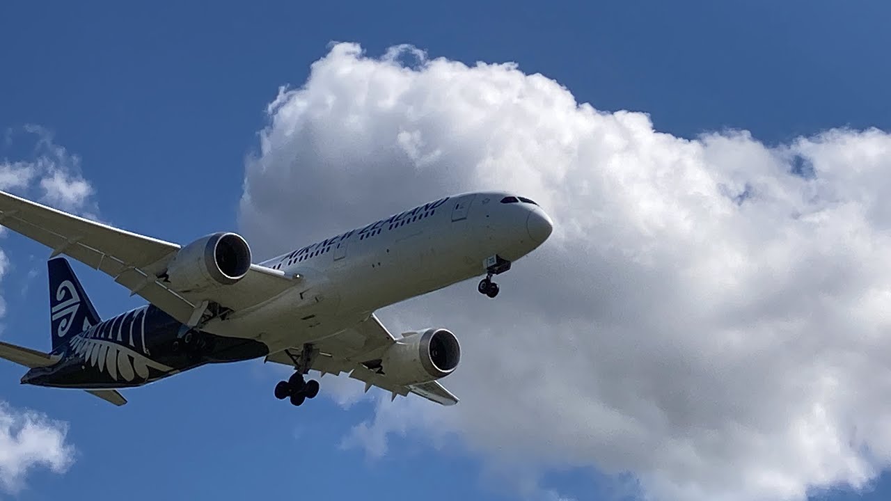6 Minutes of Vancouver Plane Spotting