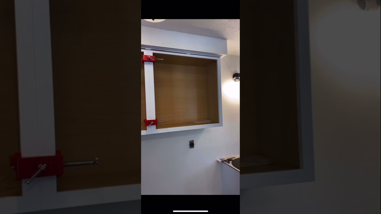 Самый простой способ повесить шкафы!