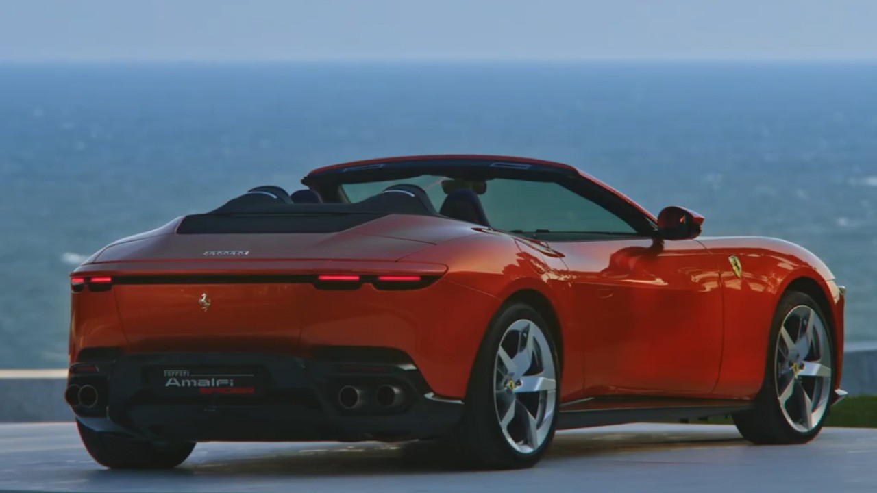 Новый Ferrari Amalfi Spider 2026 года — роскошный кабриолет.