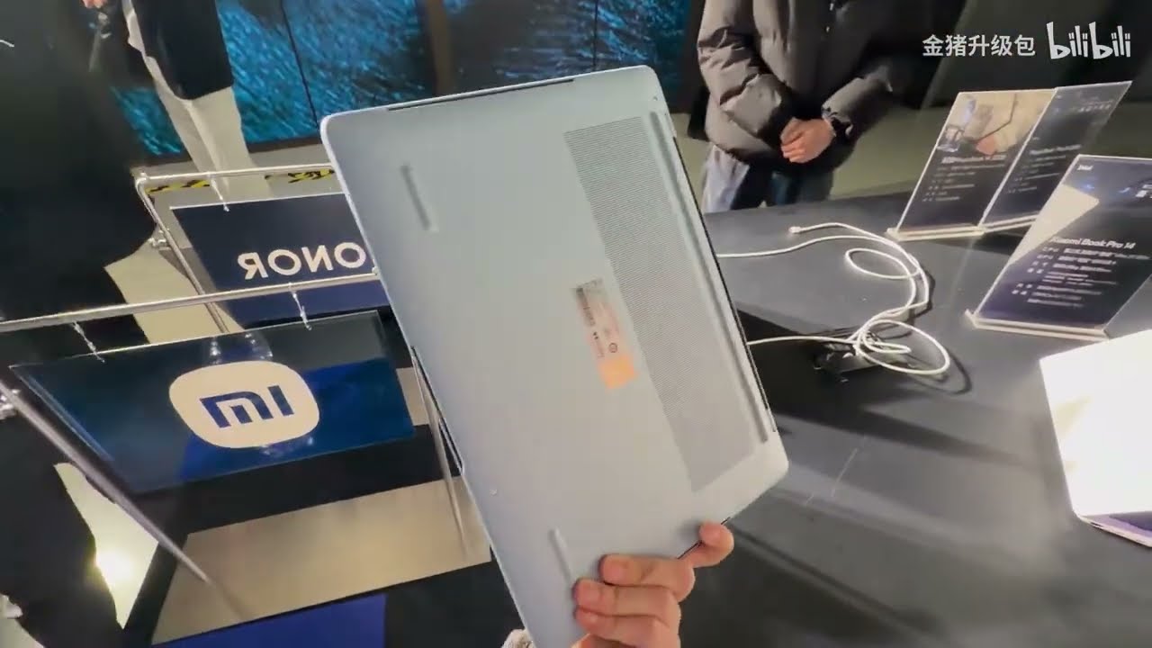 NEW 2026 Xiaomi Book Pro 14 Live hand on! Panther Lake 358H!