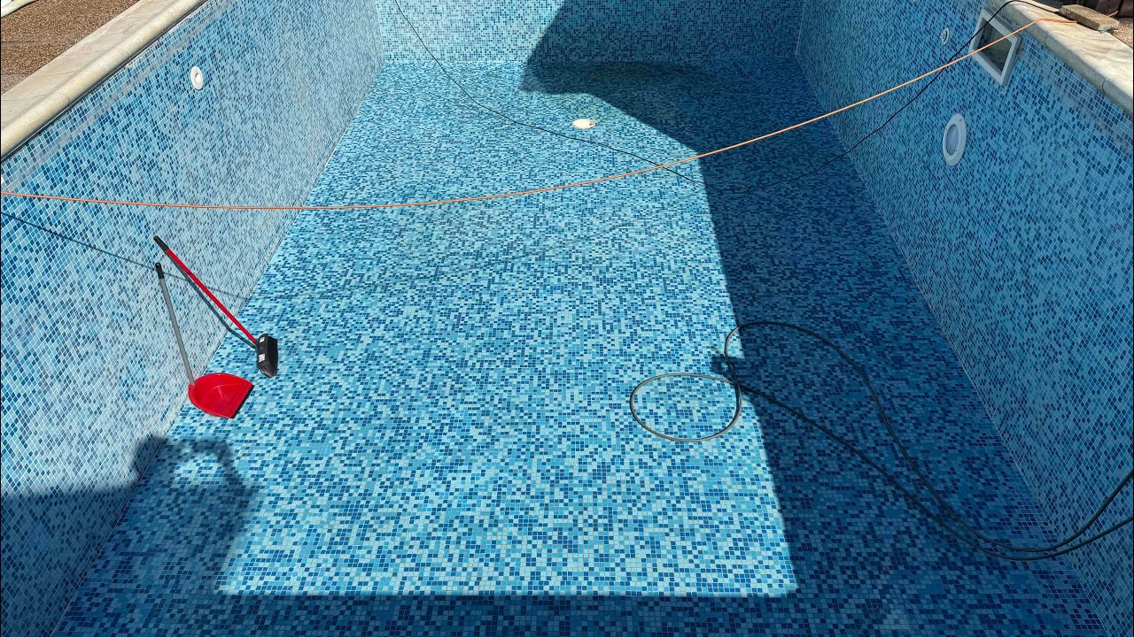 Prima curățare a piscinei în 2026! 🌊 Cum am transformat 