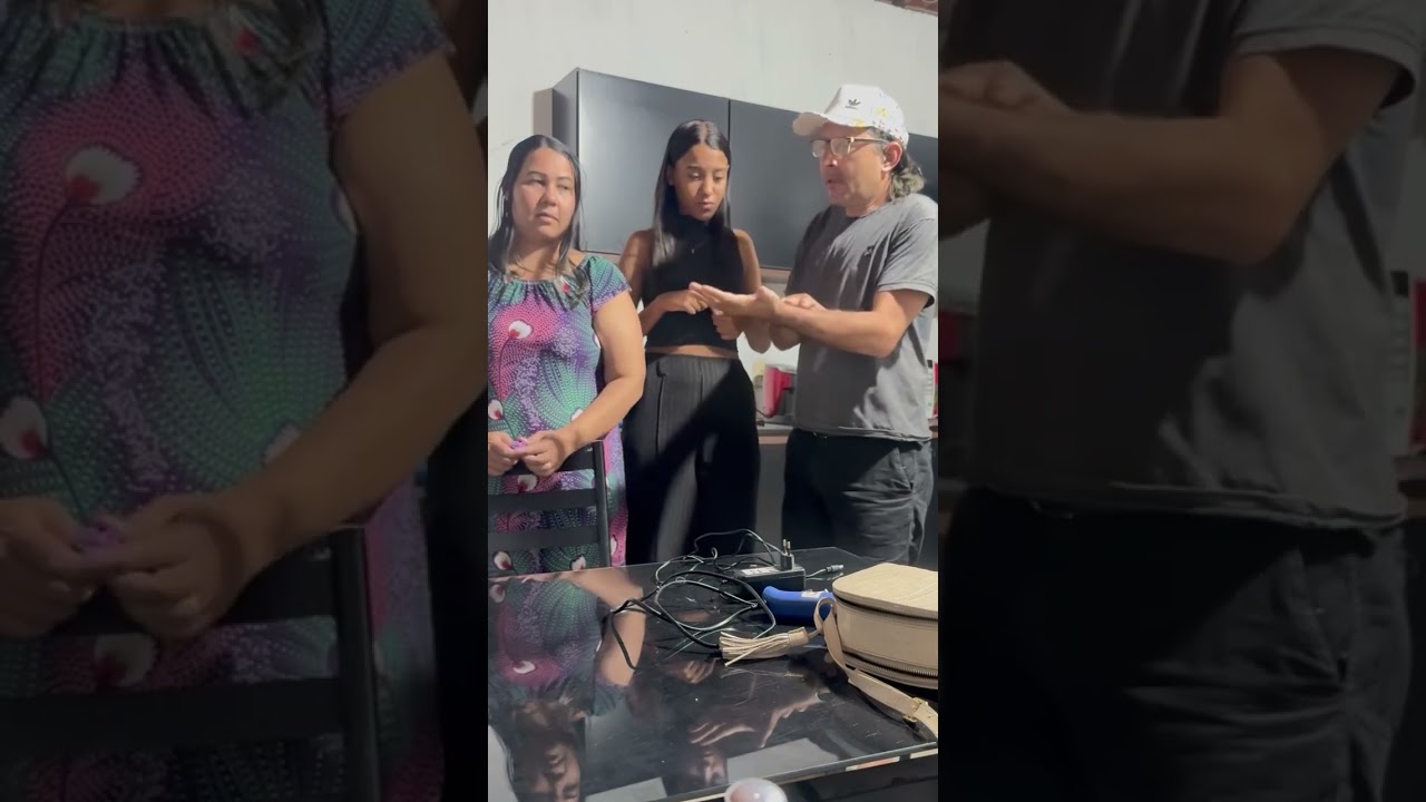 Vejam a reação do padrasto ao receber o convite para dançar com sua filha em sua formatura.