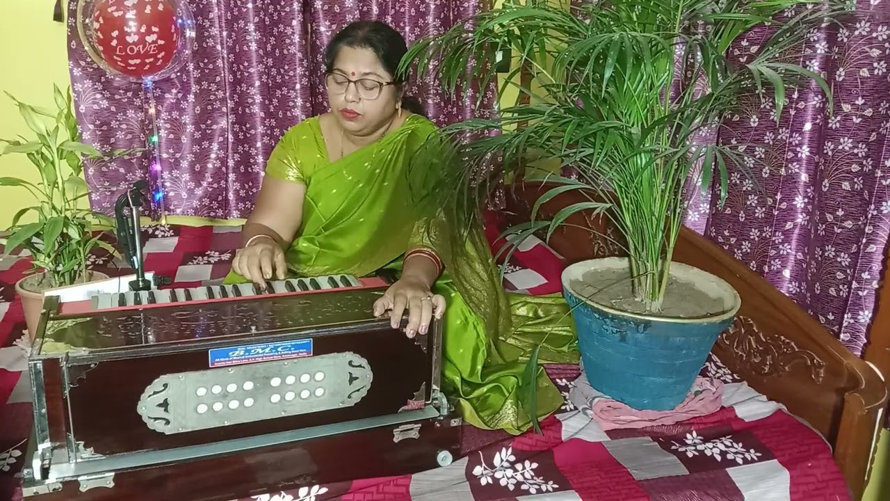 সুন্দর ভুবনে তুমি ভগবান। একটি ভক্তিমূলক গান। কন্ঠে মিনু বসু 