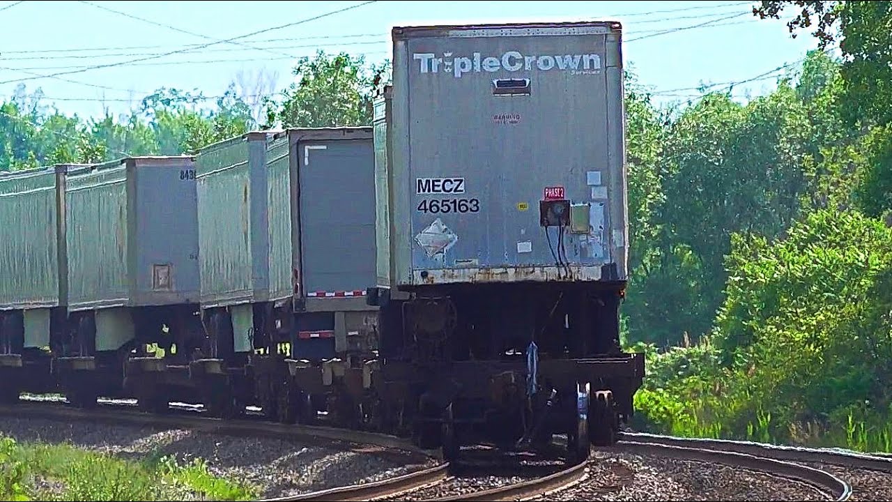 This 🚂 Is The Top Priority Train On All Of CSX! CSX Spongebob Cab On Train! DPU Alright On CSX Train