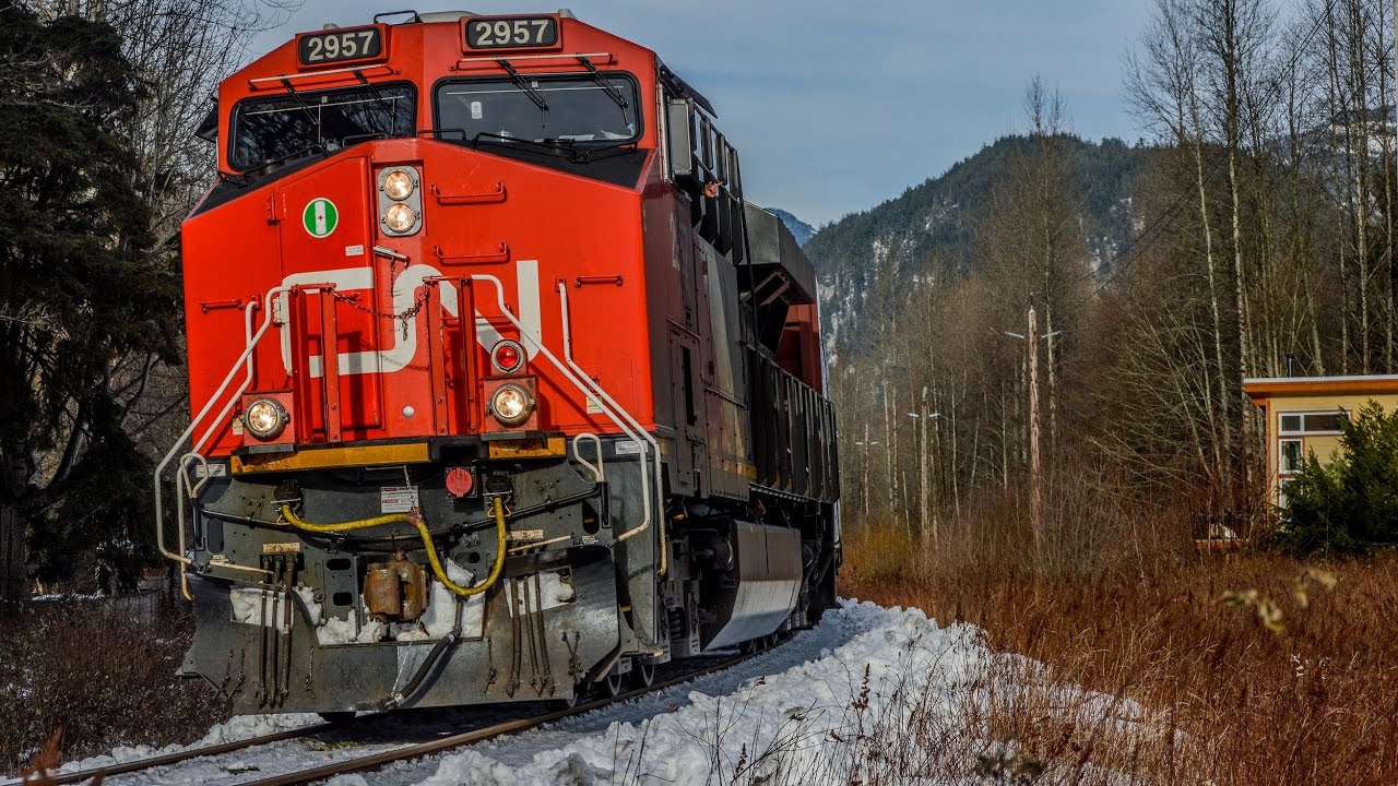 CN 568 @ Squamish, BC 15JAN2017 ES44AC 2957 Leading