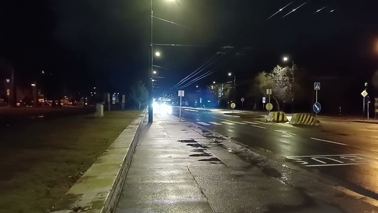 Man lyon city a 2 trolejbusy linky 59 směr nádraží veleslavín a praha leťiště a linka 324 