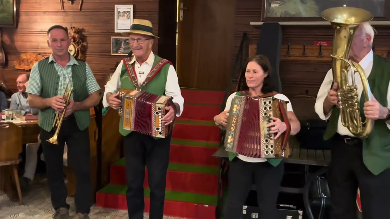 Musikantenstammtisch  beim  Steinriegelkeller —  18.10.2025  —  Teil. 1