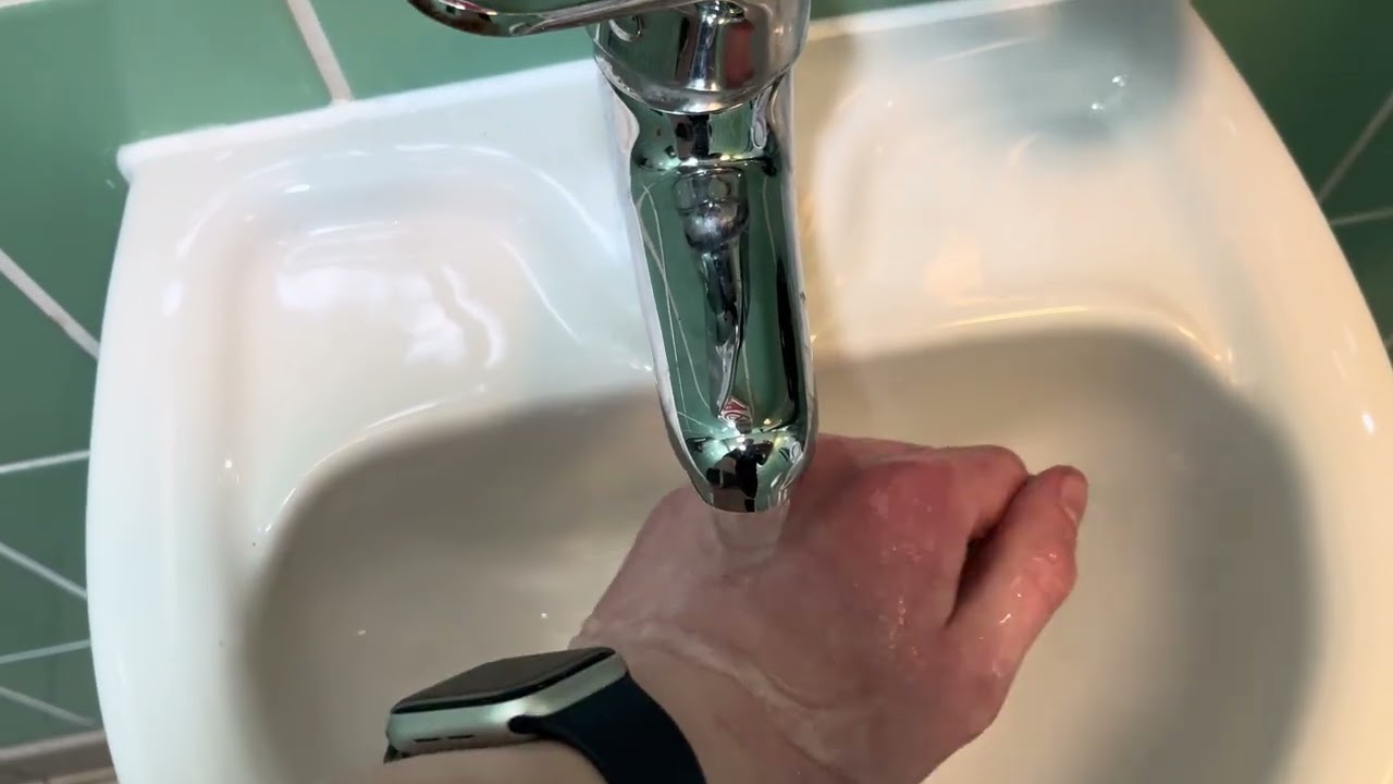 (StreamHygiene Oasis) Geagle ZY-208A at Bath Tap Public Toilets - Felixstowe - ♿️🚼