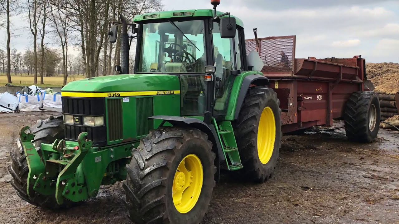 Vaste mest rijden met een John Deere 6810 en breed strooier Samson 908