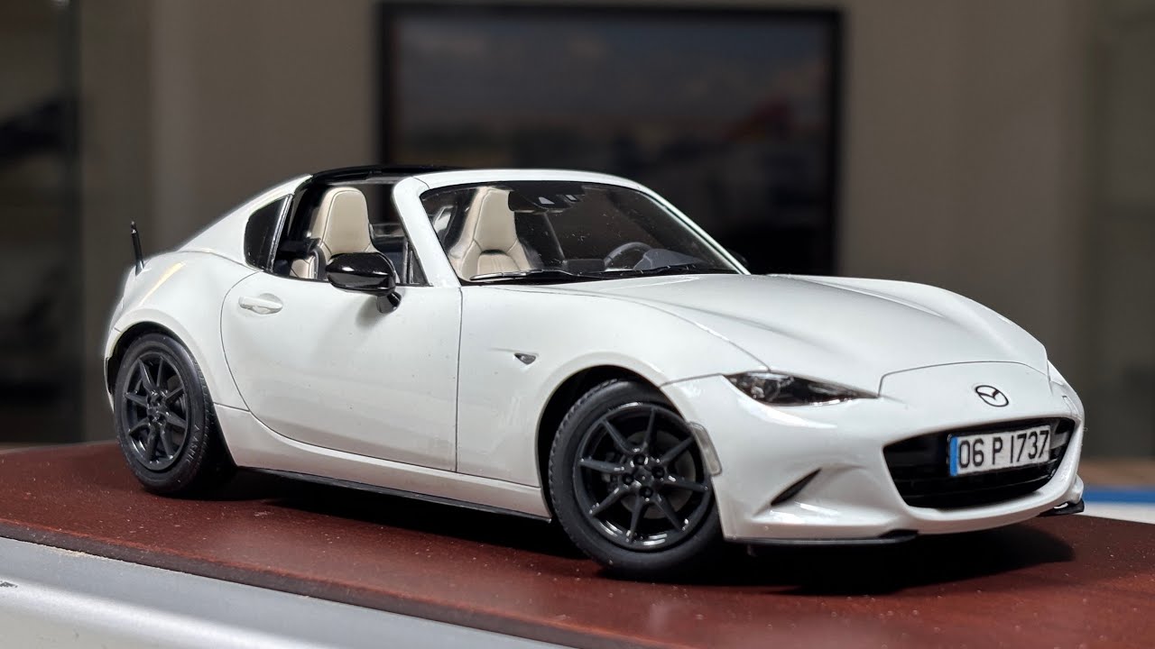 MAZDA MX-5 / TAMIYA 1/24 SCALE MODEL CAR