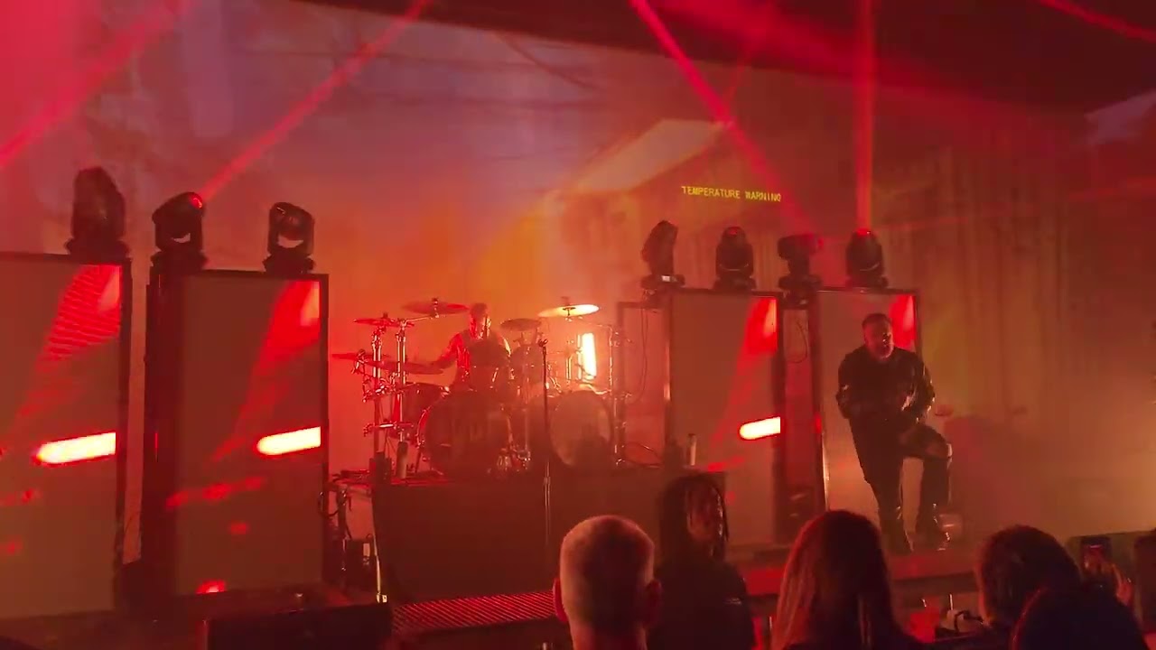 Memphis May Fire - Blood & Water (Live at AREA15)