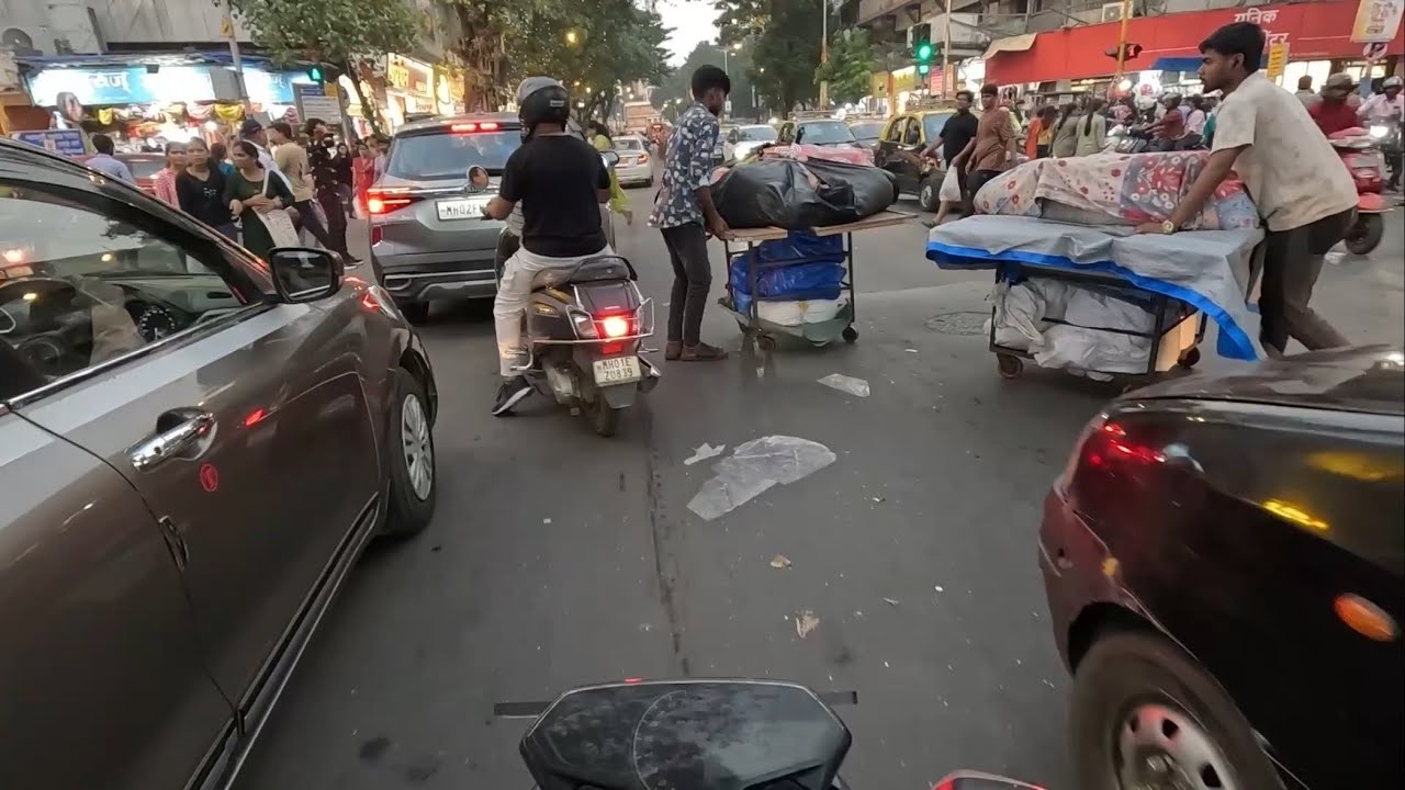 🏍️ Motovlog | Bike Ride करता करता पोहोचलो दादर Market आणि Worli Sea Face ला 🌊😍 | #dailyvlog #dadar